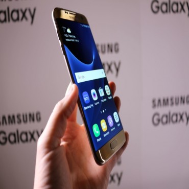 SAMSUNG Galaxy S7 EDGE מסך 5.1" מצלמה Dual Pixel 12MP בנפח 32GB שנה אחריות Free Sale !
